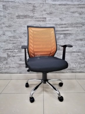 Кресло Barneo K-138 для персонала (черная ткань оранжевая сетка) в Троицке - troick.mebel-74.com | фото